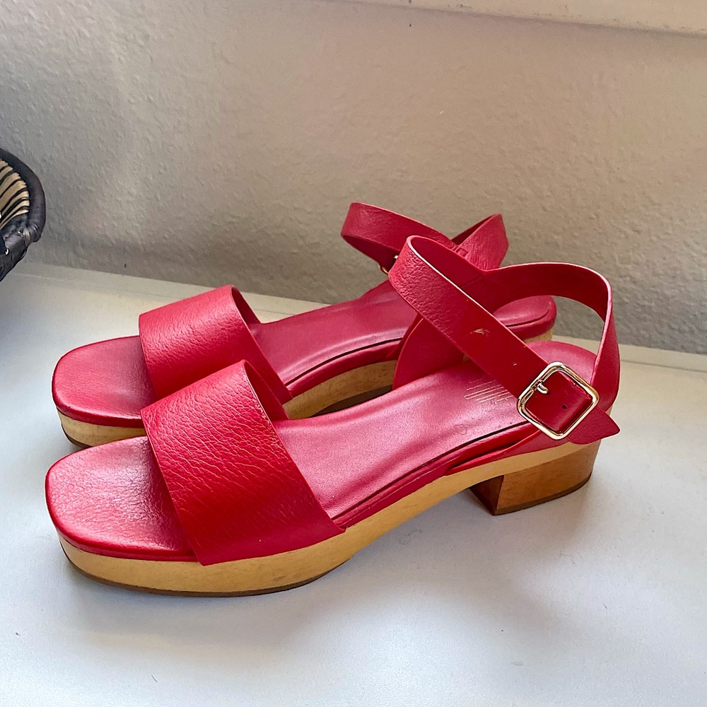 Charlotte Stone Allie Low Clog sandal